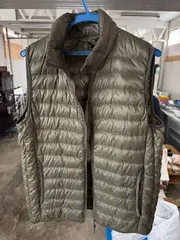 睦さん専用　UNIQLO　ウルトラライトダウンベスト　Mサイズ　カーキ