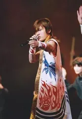 【中古】生写真(ジャニーズ) 関ジャニ∞/安田章大/ライブフォト・膝上・衣装白・金・混色・右手マイク・左手グー・体左向き・枠無し/クリスマスパーティー限定公式生写真