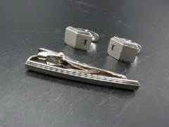 YVESSAINTLAURENT イヴサンローラン ネクタイピン カフスボタン カフリンクス 紳士 ビジネス メンズ シルバー系 DF0330 冠婚葬祭 結婚式 葬式