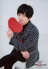 【中古】生写真(ジャニーズ) Hey! Say! JUMP/知念侑李/膝上・座り・衣装紺白・左手ハート/「Hey! Say! JUMP LIVE TOUR SENSE or LOVE」オリジナルフォトセット