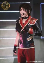 【中古】生写真(男性) 佐藤流司(加州清光)/ライブフォト・膝上・2部衣裳・左向き・2Lサイズ/ミュージカル『刀剣乱舞』～幕末天狼傳～ ローソンプリント