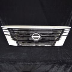 新品未使用】日産キャラバン DX 新車外し品 フロントグリル 新品未使用