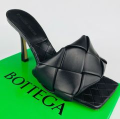 美品★BOTTEGA VENETA・ボッテガヴェネタ BV LIDO レディース レザー イントレチャート ミュール サンダル（35 1/2）