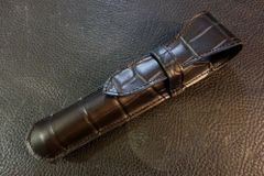 ◆フルレザーフラップド万年筆ケース◆高品質国産本牛革クロコ型押しキップレザー 立体成形 ブラック 日本製 1本挿し 太軸対応 ペンケース