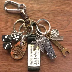 キーホルダー キーリング 本革 ステンレス カラビナ レトロ アメカジ ビンテージ 古着 ストリート ジャラジャラ ダイス スケボー GOOD LUCK 送料無料 ブラック / ベージュ