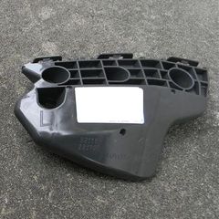 ヴォクシー ノア 80系 Fバンパーサイドサポート 右 52115-28251 - メルカリ