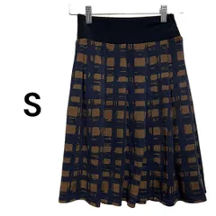 S 【タグ付き】 未使用新品 チェックスカート 個性的 古着 秋冬  Sサイズ ネイビー ブラウン オシャレ配色 大人レディなコーデにぴったりなチェック柄スカート♡ 程よく広がるフレアシルエットはコーディネートを選ばない◎ T111_a120
