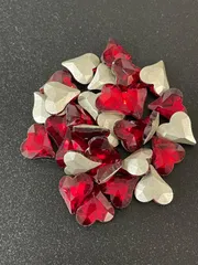 ネイル高品質ガラスストーン 大きめ キュートハート型　ダークレッド　30個