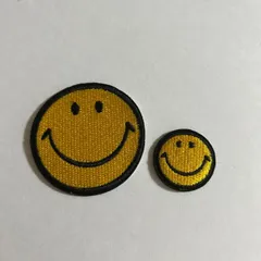 スマイル ニコちゃん 刺繍 ワッペン 2枚セット 貼るだけ かわいい デコレーション リメイク 幼稚園 保育園のサムネイル