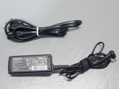 TOSHIBA　PA5177U-1ACA　19V2.37A　電源アダプター　ノートパソコン　東芝