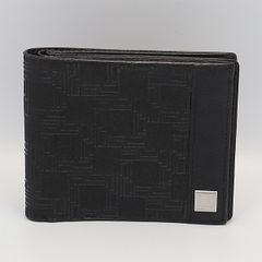 エンボス加工 黒 二つ折り財布 - メルカリ
