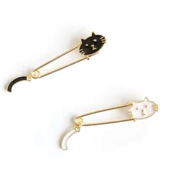 黒猫と白猫のピンブローチ　2個セット