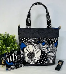 【裁縫ストア・ボヌール】大人かわいい　北欧風　アートフラワー柄ブルー　トートバック　デニムハート柄キルト　ミニポーチ　ショルダーバッグ　ハンドメイド　ショルダーストラップ　ゴージャス / №500-572