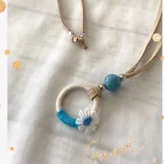めがねホルダー　首掛けグラスホルダー　【フラワーあり】スカイブルー　ハンドメイド