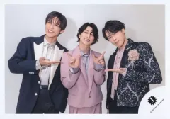 【中古】生写真(ジャニーズ) Snow Man/目黒蓮・宮舘涼太・佐久間大介/横型・上半身/「滝沢歌舞伎ZERO FINAL」グッズオフショット/公式生写真