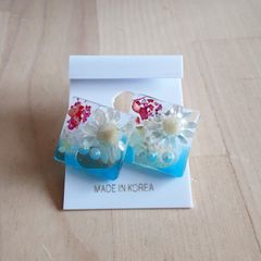 ハンドメイドアクセサリー レジン花ピアス　ブロッサム夏ピアス　クリアピアス