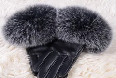 スマホ対応 ★ ラムレザーとフォックス が贅沢な手袋 黒 ファー毛皮★グローブ