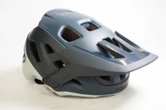 [新品] LAZER(レーザー) Jackal KC Mサイズ 中古 LAZER 「レーザー」 JACKAL KC Mサイズ ヘルメット