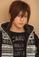 【中古】生写真(ジャニーズ) Hey! Say! JUMP/山田涼介/衣装黒・上半身・背景オレンジ・Hey! Say! JUMP Concert 08-09/公式生写真