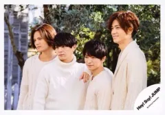 【中古】生写真(ジャニーズ) Hey! Say! JUMP/集合(4人)/横型・バストアップ・衣装白・山田左手知念の肩・左向き・野外/16-17冬 コンサートグッズ撮影/公式生写真