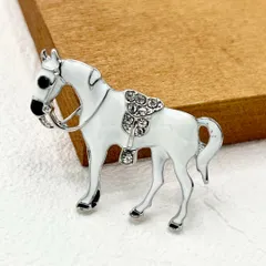 2025年最新】馬 ブローチの人気アイテム - メルカリ