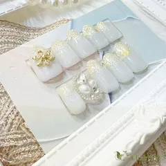 【現品】ネイルチップ　白　ゴールド　雪の結晶