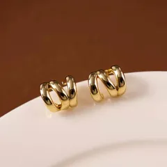 ノンホールイヤリング レディース ねじれデザイン 韓国風 ゴールド 小ぶり 上品