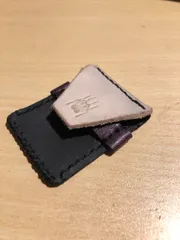 端革のミニケース(ブラック×ヌメ)