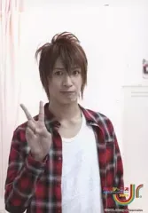 【中古】生写真(ジャニーズ) 7WEST/藤井流星/上半身・衣装チェック柄赤・右手ピース・背景白・関西ジャニーズJr.春休みスペシャルコンサート2012/公式生写真