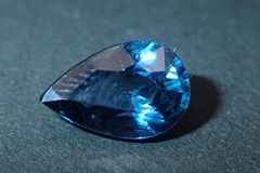 天然コバルトブルースピネル 1.456ct 約8×5mm 宝石鑑別書付き！