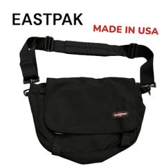 EASTPAK MADE IN USA メッセンジャーバッグ ブラック　古着　90s