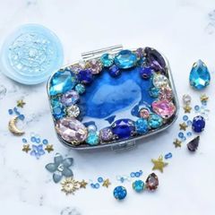 春ビジューのピルケース　レジンピルケース　レジンハンドメイド　ハンドメイドピルケース　小物入れ　薬入れ