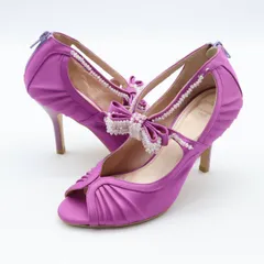 【日本製 レディースシューズ】23CM STRAWBERRY FIELDS ストロベリーフィールズ パープル ヒール 紫 ピンク パーティ 発表会 かわいい 女性用 綺麗 きれいめ リボン 靴 エレガント ゴージャス ガーリー スタイルアップ おしゃれ