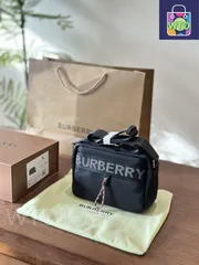【今日特価】Burberry ナイロン カメラバッグ 23cm