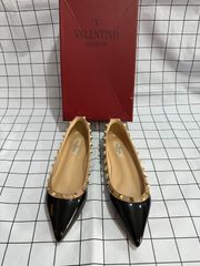 人気品！！valentino  ヴァレンティノ   パンプス   ブラック