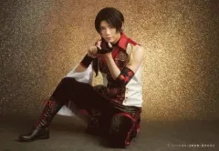 【中古】生写真(男性) 佐藤流司(加州清光)/横型・全身・衣装2・座り・キャラクターショット/「ミュージカル 『刀剣乱舞』 ～幕末天狼傳 2020～」ランダムブロマイド ライブver.