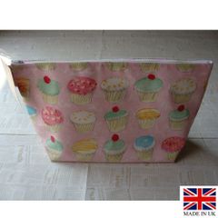 イギリス製 コスメポーチ 化粧ポーチ 小物入れ トラベルポーチ Wash Bag アメニティポーチ Hot Paws ＆ Trogg (Paw-49) Made in UK イギリス直輸入