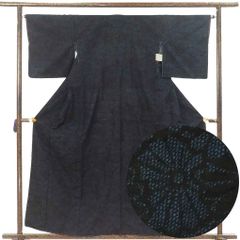 紬 身丈160cm 裄65cm 前幅24cm 後幅30cm 袖丈47cm 袖幅33.5cm レディース 袷 菊 裄Mサイズ 秋冬春用 正絹（シルク）ネイビー 未使用品 リメイク リユース リサイクル【呉服のきくや】