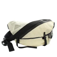 アンドワンダー　ショルダーバッグ メッセンジャーバッグ アイボリー/ブラック and wander（アンドワンダー）の「and wander（アンドワンダー