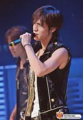 【中古】生写真(ジャニーズ) TOTTORI　0823：関ジャニ∞/錦戸亮/ライブフォト・腰上・ジャケット黒・白シャツ・左手マイク・後ろに村上・枠無し/えっ! ホンマ!? ビックリ!! TOUR 2007/公式生写真