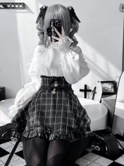 ホワイト　ブラウス　シャツ　量産型　地雷系　フリル　お嬢　サブカル　服　ロリィタ　長袖　地雷系　量産型　ゴスロリ　渋谷　原宿　姫　ショートパンツ　病みかわいい　レース　お嬢　リボン　夢かわいい　推し活　あざと可愛い　病み可愛い　やみかわ　学生