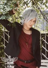 【中古】生写真(男性) 土井一海(逆巻スバル)/上半身・衣装黒赤・右手上げ・葉・植物・顔右下向き・キャラクターショット/舞台「DIABOLIK LOVERS～re：requiem～」ブロマイドセット