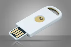 Identiv uTrust FIDO2 NFC セキュリティキー USB-A (FIDO、FIDO2、U2F、PIV、TOTP、HOTP、WebAuth)。