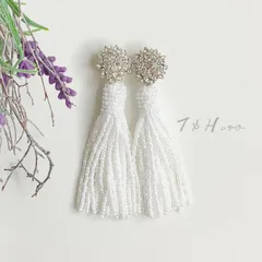 クリスタルとホワイトビーズタッセル アクセサリー