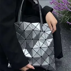 2024年最新】ISSEY MIYAKE BAOBAO トートバッグ シルバーの人気アイテム - メルカリ