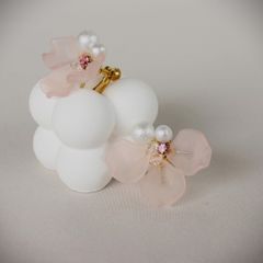 ハンドメイドピアス　ビジューの花びら　A-041