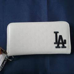 新品　未使用品　MLB　長財布　ロサンゼルスドジャーズ　ロゴ型押し　ホワイト　財布　小物　ファッション