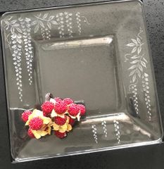 藤の花のスクエアプレート〜手彫りガラス〜