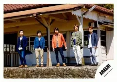 【中古】生写真(ジャニーズ) 嵐/集合(5人)/横型・全身・センター櫻井・両手ポケット・目線右・屋外/「青空の下、キミのとなり」PV＆ジャケ/公式生写真