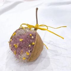 スモークツリーとかすみ草が詰まったブッタナッツ